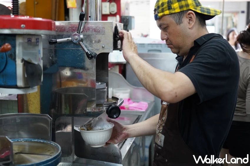 向上市場必吃豆花!30年老字號「向上豆花」,銅板價配料多到滿出碗,宵夜也能吃豆花。 向上市場必吃豆花!30年老字號「向上豆花」,銅板價配料多到滿出碗,宵夜也能吃豆花。
