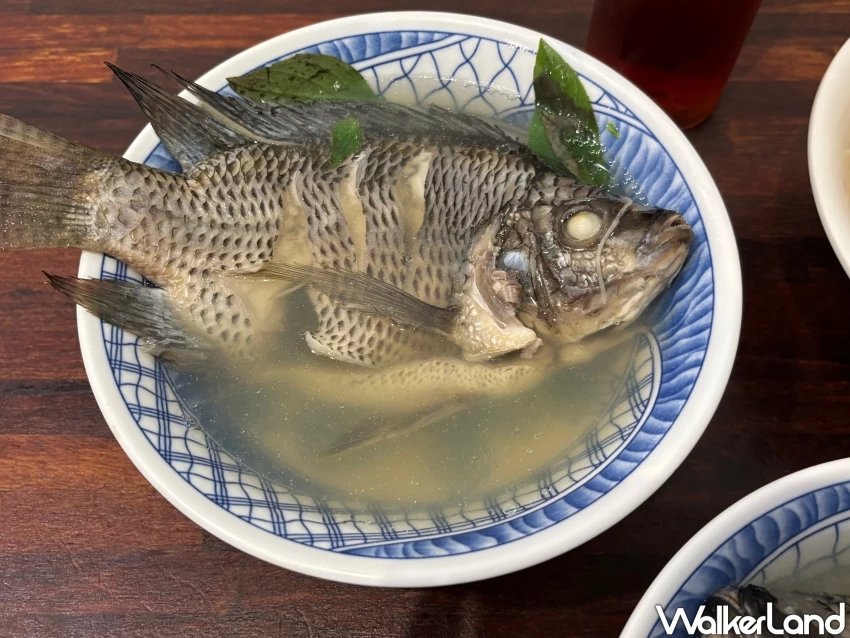 台北善導寺早餐推薦!以馬內利鮮魚湯 整尾吳郭魚現煮,早上7點開賣的三代傳承老味道。