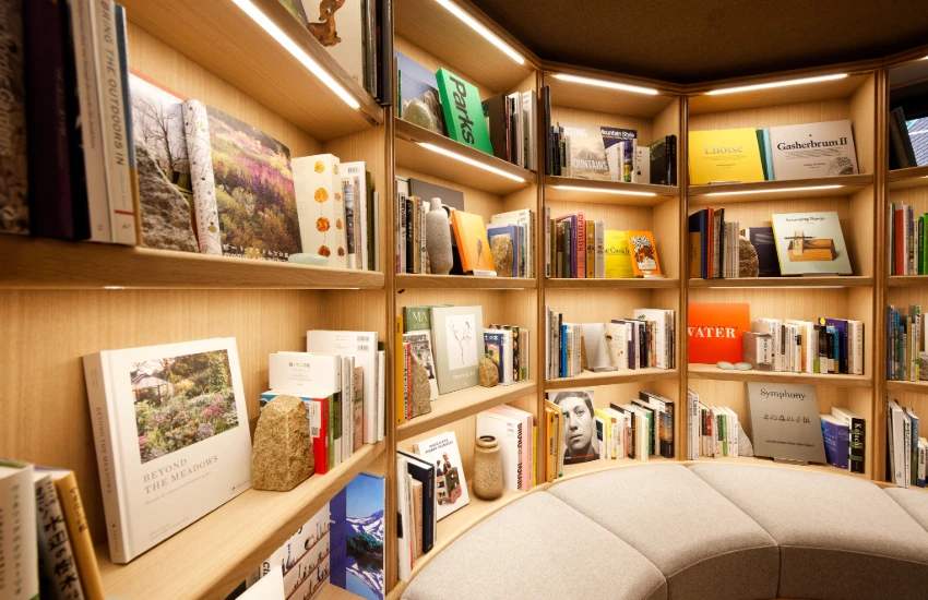 日本超人氣麵包店結合研發室、烘焙坊、咖啡廳於一體，複合型設施插旗山梨南八岳。