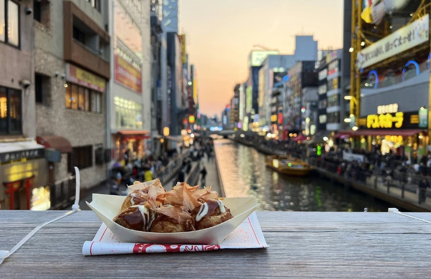 ▲雖然沒禁止邊走邊吃，但品嚐美食還是在定點更享受吧。