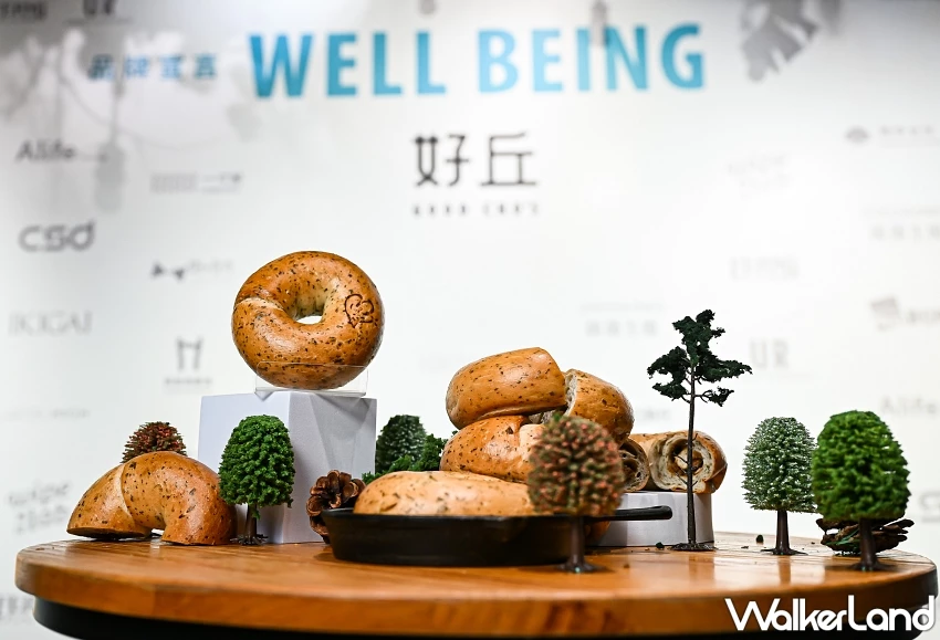 貝果控注意!好丘「花生香菜貝果」攜手大霈引爆「Well Being」新生活運動,搶攻成年度必吃爆款。 貝果控注意!好丘「花生香菜貝果」攜手大霈引爆「Well Being」新生活運動,搶攻成年度必吃爆款。