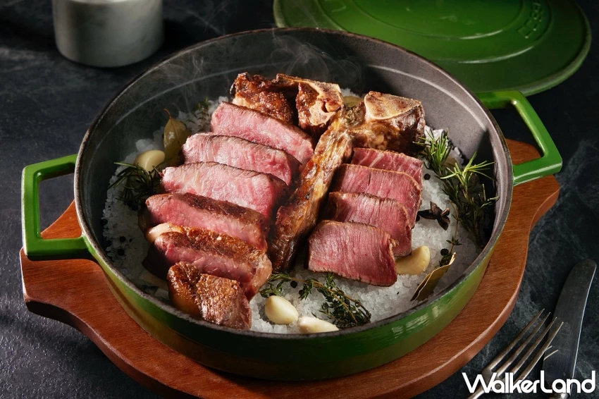 台北喜來登安東廳牛排再進化！頂級乾式熟成攜手經典「三味」技藝，演繹牛排新篇章。