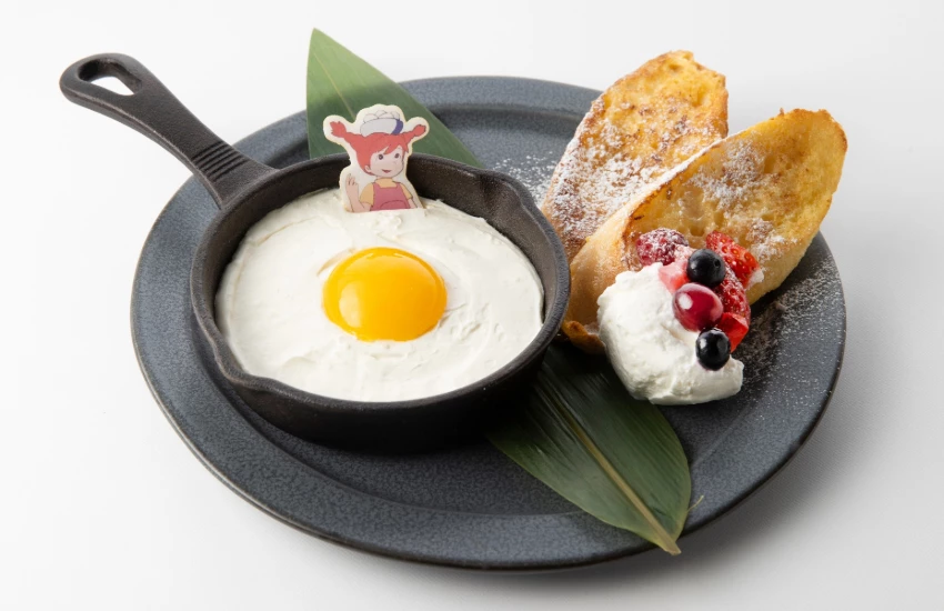 ▲靈感來自於動畫中美美子沒有成功接住的煎蛋捲，份量很多喔。