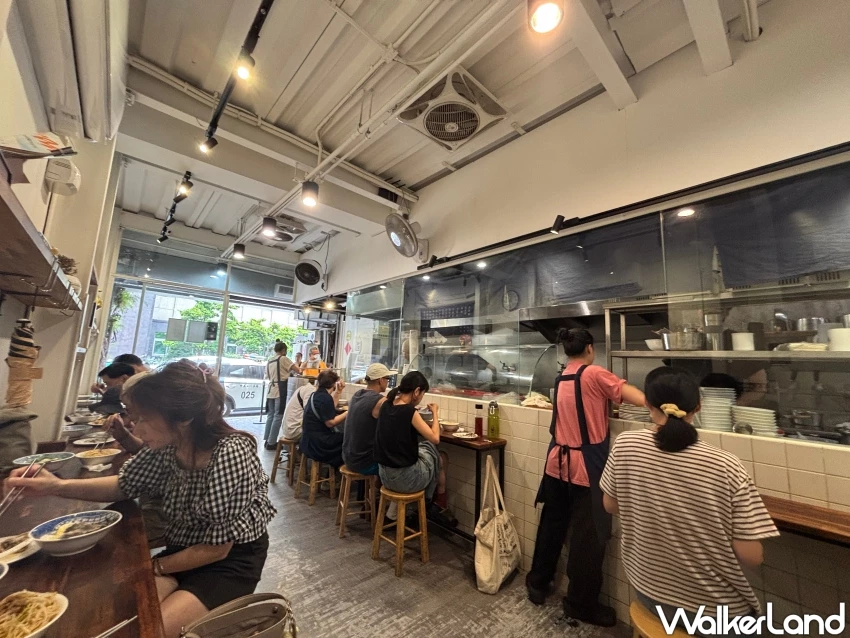 台北善導寺早餐推薦!以馬內利鮮魚湯 整尾吳郭魚現煮,早上7點開賣的三代傳承老味道。