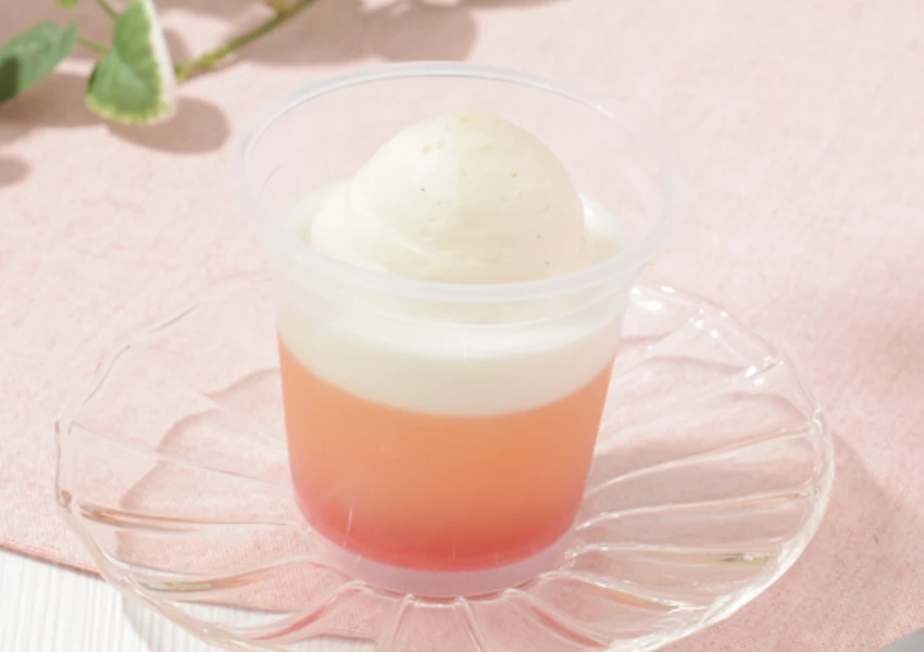 日本超商必買2025！LAWSON 水蜜桃季來了，水蜜桃三明治、半顆水蜜桃塔超狂。