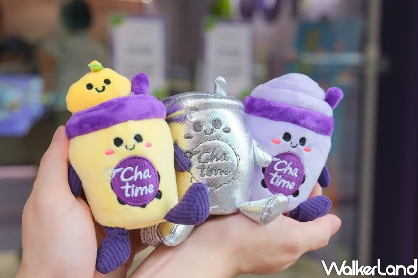 飲料免費喝一年!日出茶太盲盒娃娃開抽,憑吊飾第二杯半價、隱藏版免費喝一年。 飲料免費喝一年!日出茶太盲盒娃娃開抽,憑吊飾第二杯半價、隱藏版免費喝一年。