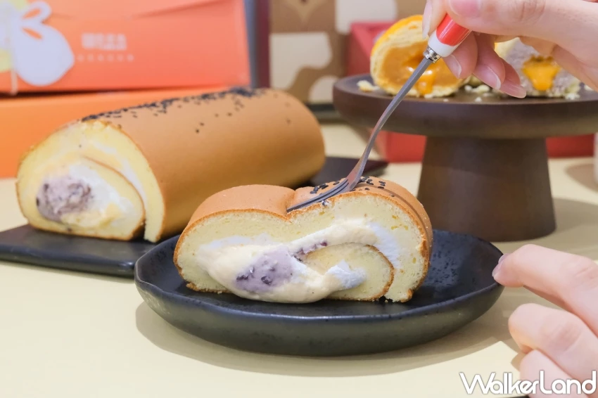 蛋黃酥生乳捲!亞尼克中秋節蛋黃酥禮盒,蛋黃酥風味生乳捲神還原。 蛋黃酥生乳捲!亞尼克中秋節蛋黃酥禮盒,蛋黃酥風味生乳捲神還原。