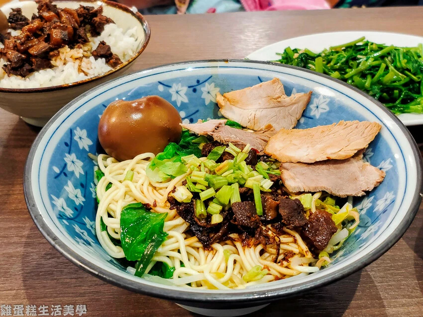 2025花蓮金針花季開跑!六十石山、赤科山看金色花海,玉里、富里順遊。 / 部落客「雞蛋糕生活美學專題報告」提供 2025花蓮金針花季開跑!六十石山、赤科山看金色花海,玉里、富里順遊。 / 部落客「雞蛋糕生活美學專題報告」提供