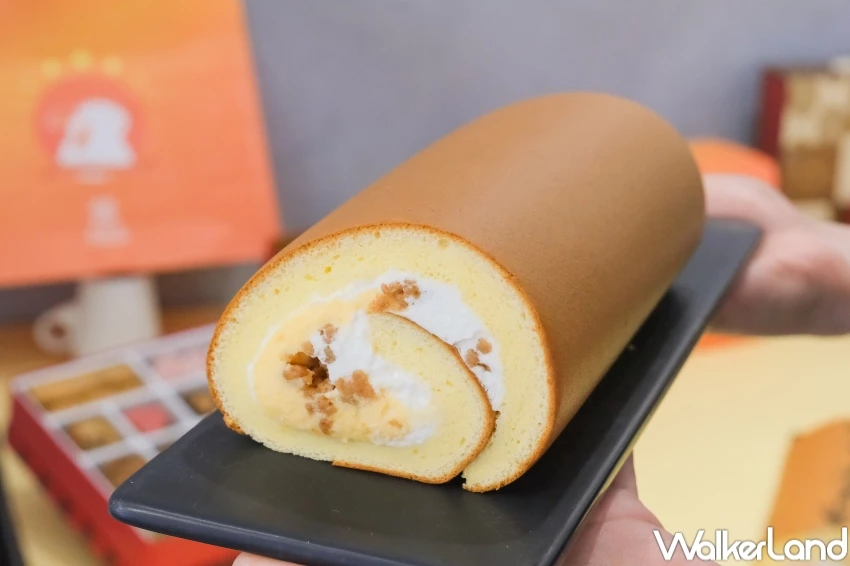 蛋黃酥生乳捲!亞尼克中秋節蛋黃酥禮盒,蛋黃酥風味生乳捲神還原。 蛋黃酥生乳捲!亞尼克中秋節蛋黃酥禮盒,蛋黃酥風味生乳捲神還原。