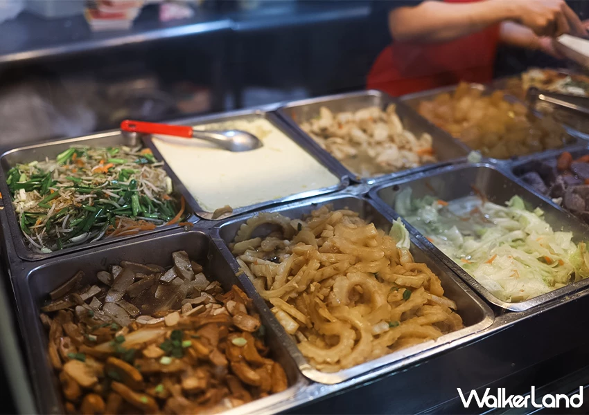 基隆必吃雞肉飯便當!美珠土雞 土雞瀑布超浮誇,在地人都吃這間。 基隆必吃雞肉飯便當!美珠土雞 土雞瀑布超浮誇,在地人都吃這間。