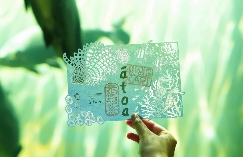 神戶átoa沉浸式藝術水族館絢爛煙火演出，還有可愛水獺造型甜點子組合。