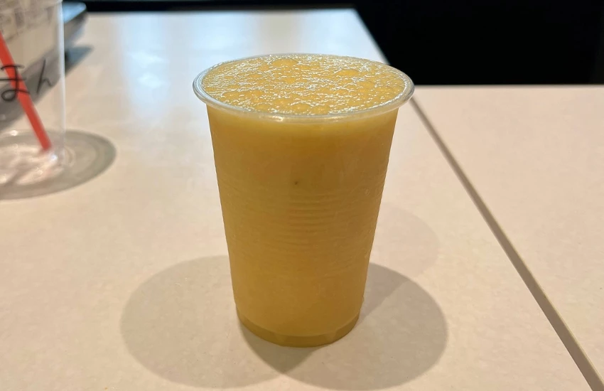 轉乘四大車站絕對不可錯過的現榨冰沙果汁,一杯只要200日圓的大阪老派浪漫。 轉乘四大車站絕對不可錯過的現榨冰沙果汁,一杯只要200日圓的大阪老派浪漫。