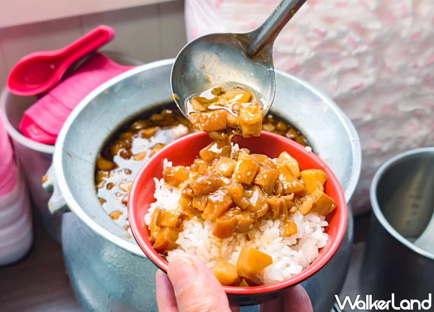 東港海鮮推薦！珍珍海鮮 活體海鮮現點現煮、免費包廂與停車場，內行人都吃這家。