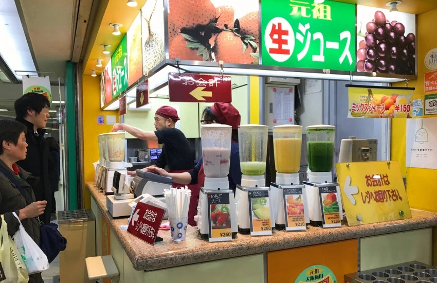 轉乘四大車站絕對不可錯過的現榨冰沙果汁,一杯只要200日圓的大阪老派浪漫。 轉乘四大車站絕對不可錯過的現榨冰沙果汁,一杯只要200日圓的大阪老派浪漫。