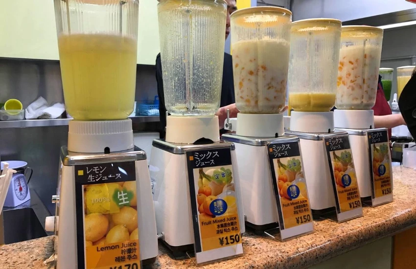 轉乘四大車站絕對不可錯過的現榨冰沙果汁,一杯只要200日圓的大阪老派浪漫。 轉乘四大車站絕對不可錯過的現榨冰沙果汁,一杯只要200日圓的大阪老派浪漫。