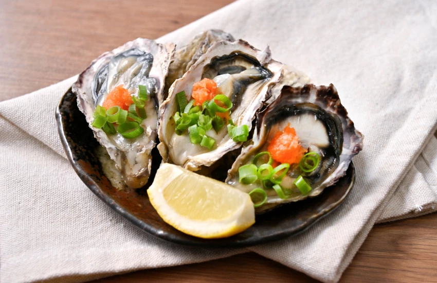 生蠔100日圓吃到爽！還有 8款精選日本酒，包含獺祭純米大吟釀無限暢飲。