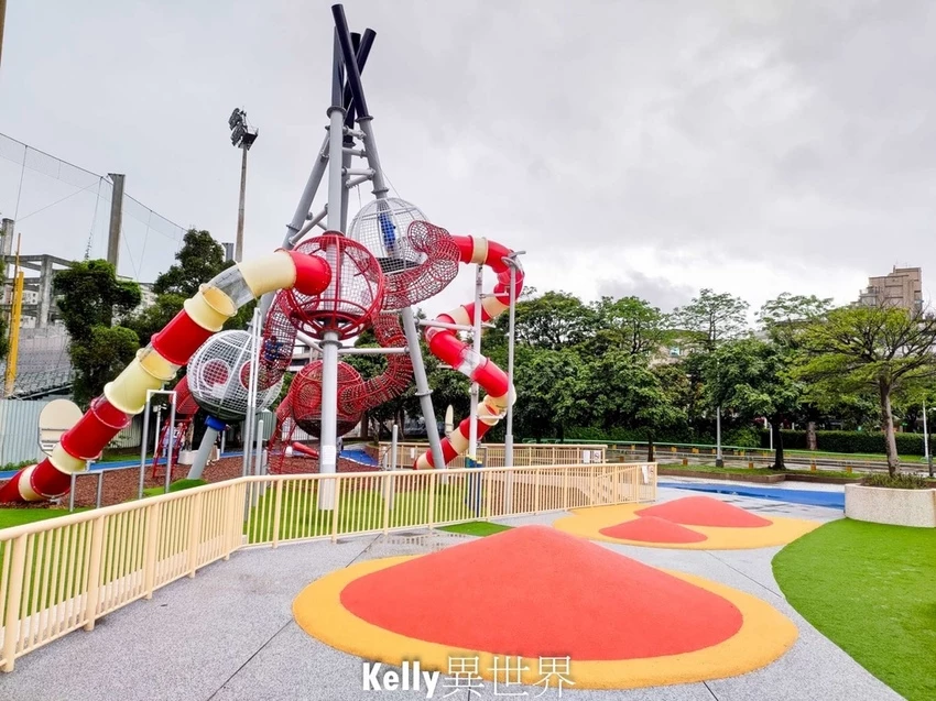 台北天母親子一日遊!先吃美食、帶孩子放電,再一起進棒球場嗨翻天。 / 部落客「Kellyの"異"世界」提供 台北天母親子一日遊!先吃美食、帶孩子放電,再一起進棒球場嗨翻天。 / 部落客「Kellyの"異"世界」提供