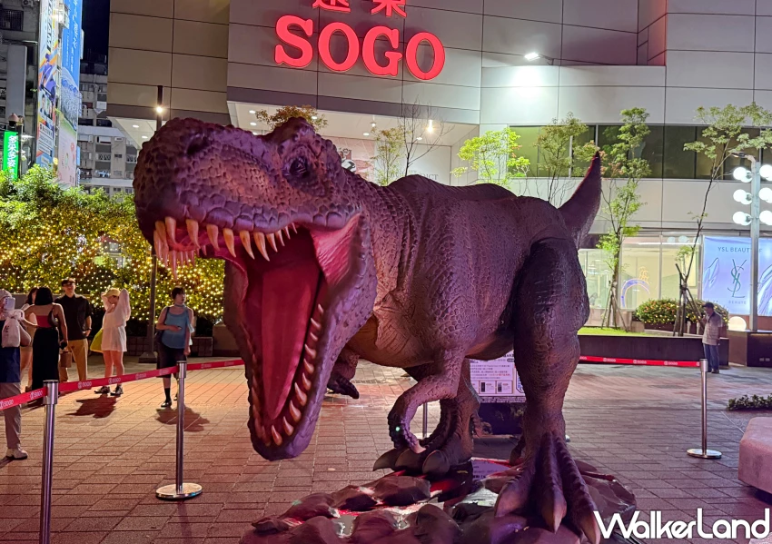 忠孝SOGO恐龍出沒警報!侏羅紀世界巨型暴龍攻陷,會動、會叫超逼真。 忠孝SOGO恐龍出沒警報!侏羅紀世界巨型暴龍攻陷,會動、會叫超逼真。