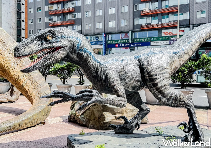 忠孝SOGO恐龍出沒警報!侏羅紀世界巨型暴龍攻陷,會動、會叫超逼真。 忠孝SOGO恐龍出沒警報!侏羅紀世界巨型暴龍攻陷,會動、會叫超逼真。