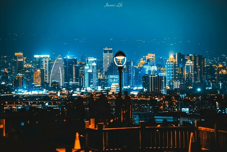 台中看夜景5大推薦！帶你從高空俯瞰城市燈火，享受台中的浪漫夜晚。