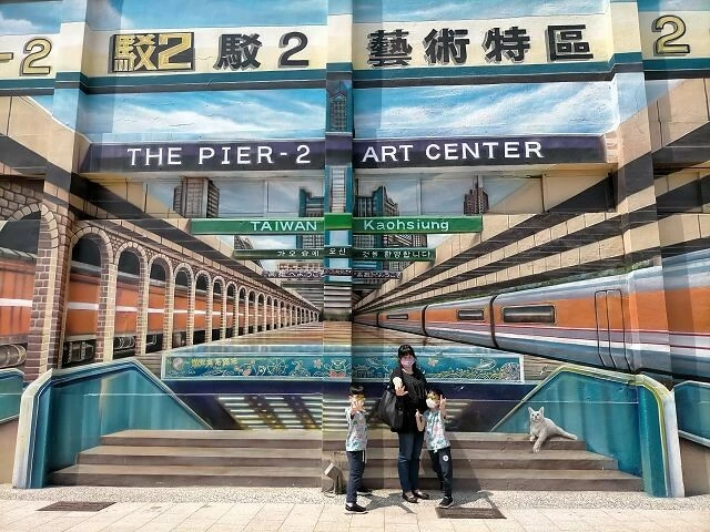 高雄駁二特區一日遊！走逛倉庫群、大港橋，周邊美食景點也不落下。 / 部落客「寶小銘」提供