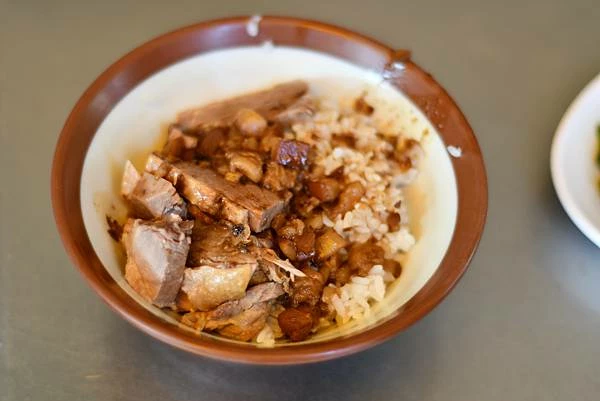 高雄駁二特區一日遊！走逛倉庫群、大港橋，周邊美食景點也不落下。 / 部落客「貪吃媽媽Liz帶著勛勛玩世界」提供