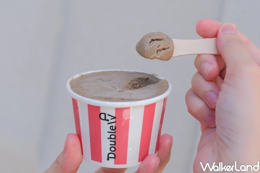 焙茶5折開喝!松菸新開幕wataru祇園焙茶拿鐵,焙茶奶蓋買一送一券喝起來。