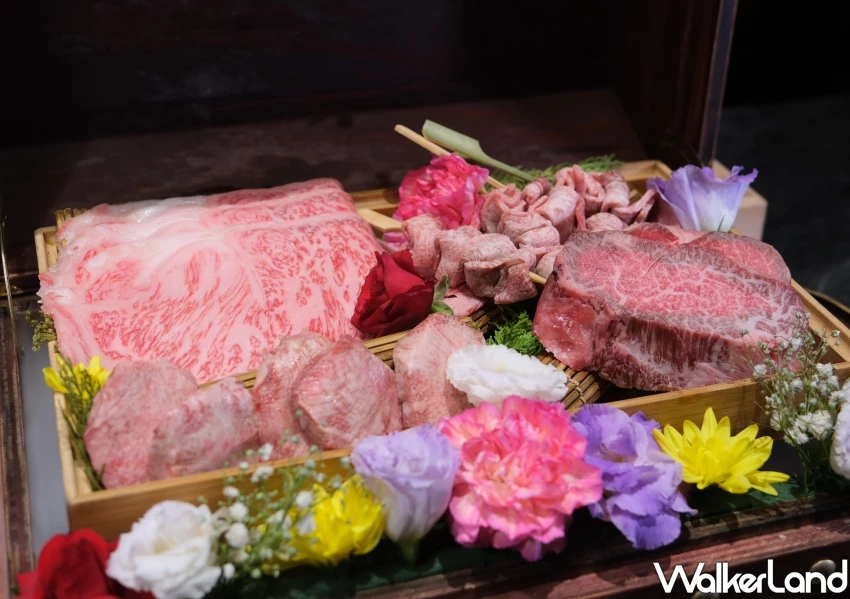 台中燒肉天皇玩出新高度！劇場式上菜秀挑戰最嗨台中燒肉，全預約制搶訂位。