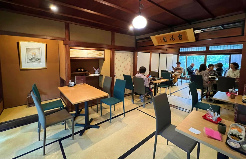 不張揚卻很雋永，走一趟京都左京區的家常料理食堂。