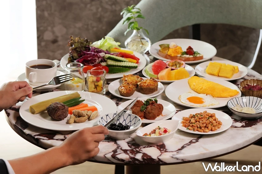 資深公民6折吃到飽!國聯飯店板石咖啡廳健康新菜色全面升級,搶攻東區必吃稱號。 資深公民6折吃到飽!國聯飯店板石咖啡廳健康新菜色全面升級,搶攻東區必吃稱號。