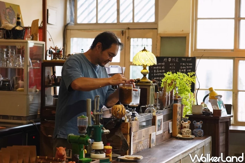 台中咖啡迷私房名單!哩厚來坐自家烘焙咖啡店 藏在國美館巷弄的老宅咖啡廳,手沖咖啡配手作甜點。 台中咖啡迷私房名單!哩厚來坐自家烘焙咖啡店 藏在國美館巷弄的老宅咖啡廳,手沖咖啡配手作甜點。