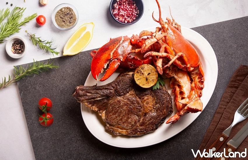 台北萬豪INGE’S頂級乾式熟成牛排點一份送一份波士頓龍蝦，超過35款酒水也享全時段買一送一。