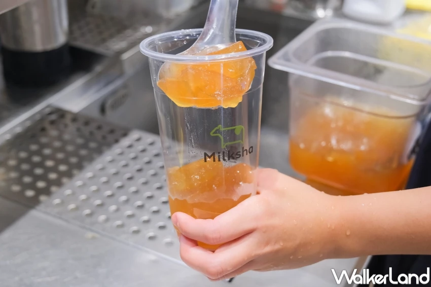 迷客夏醬油手搖杯!迷客夏X金蘭醬油粉粿,全新「黑金粉粿」免費加料。 迷客夏醬油手搖杯!迷客夏X金蘭醬油粉粿,全新「黑金粉粿」免費加料。