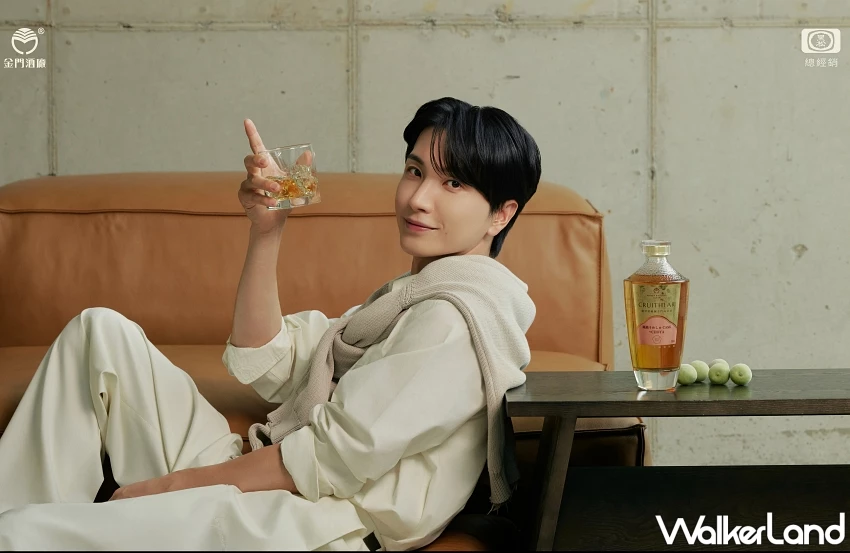 黑松聯手金門酒廠與CHOYA打造「創世者×CHOYA桶陳金門高粱酒」!利特代言限量上市便利商店同步預購。 黑松聯手金門酒廠與CHOYA打造「創世者×CHOYA桶陳金門高粱酒」!利特代言限量上市便利商店同步預購。