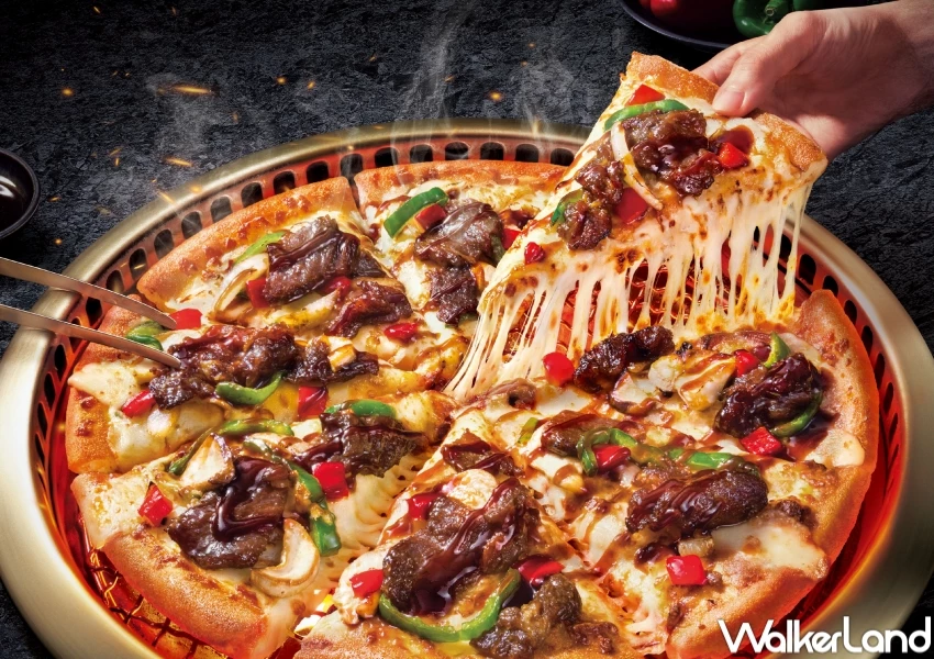 胡同燒肉披薩半價!達美樂X胡同燒肉 秘醬嫩牛燒肉披薩,中秋烤肉披薩半價開吃。 胡同燒肉披薩半價!達美樂X胡同燒肉 秘醬嫩牛燒肉披薩,中秋烤肉披薩半價開吃。