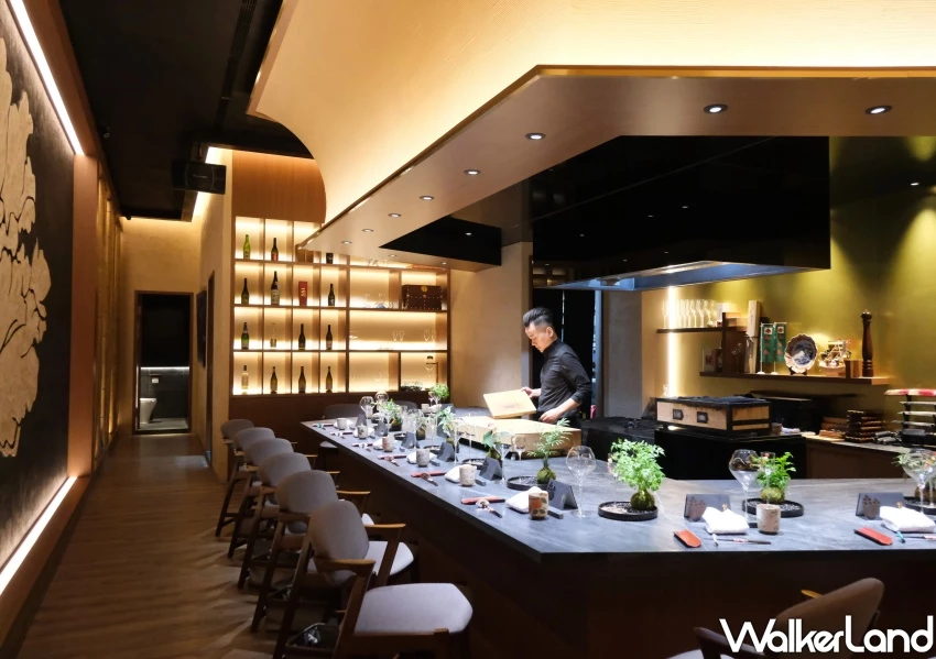 台中燒肉天皇玩出新高度！劇場式上菜秀挑戰最嗨台中燒肉，全預約制搶訂位。