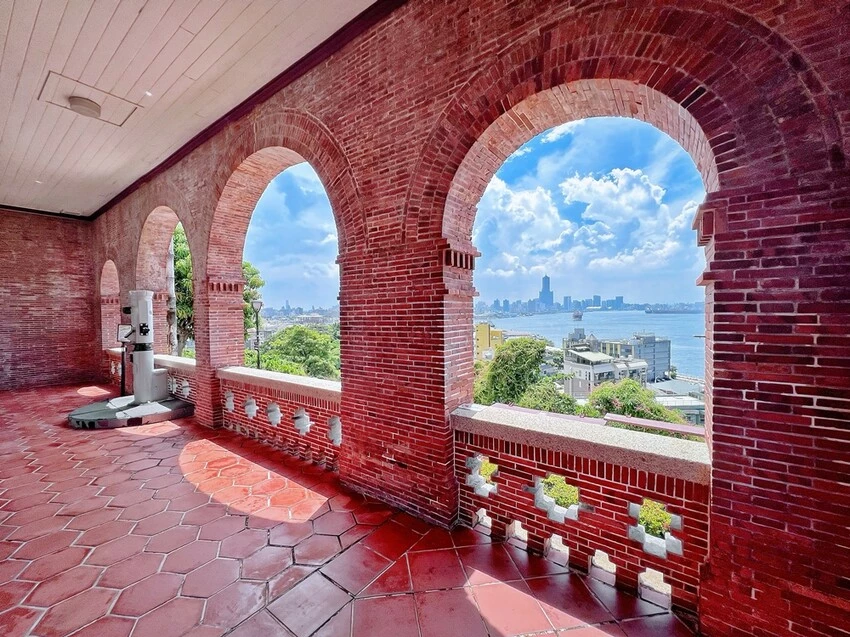 高雄西子灣順遊提案!造訪美術館、古蹟散步拍美照,西子灣追夕陽、賞明月 高雄西子灣順遊提案!造訪美術館、古蹟散步拍美照,西子灣追夕陽、賞明月