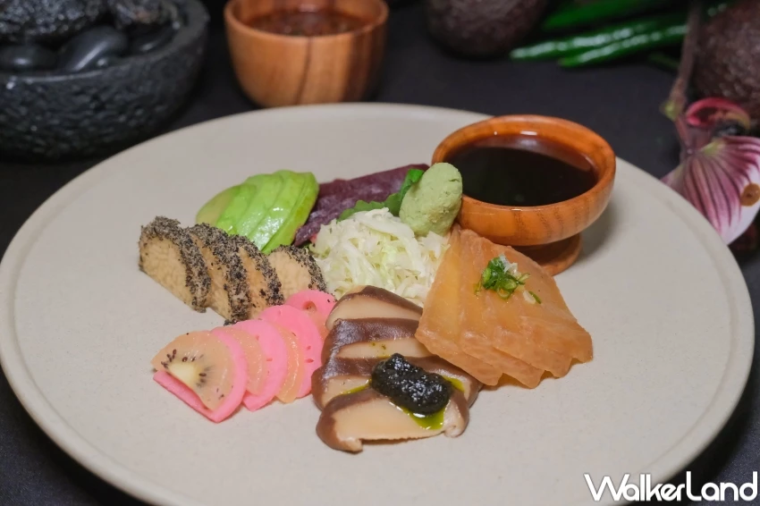 黑白大廚素食生魚片！嵩sung聯名林熙元主廚6大料理，魷魚泡菜冷麵必吃。