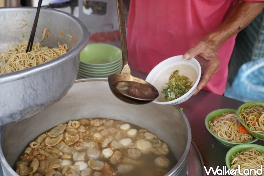 沒人報過的台中大麵羹!巷口無名炒麵大麵羹 50年老味道,不到8點就賣完。 沒人報過的台中大麵羹!巷口無名炒麵大麵羹 50年老味道,不到8點就賣完。