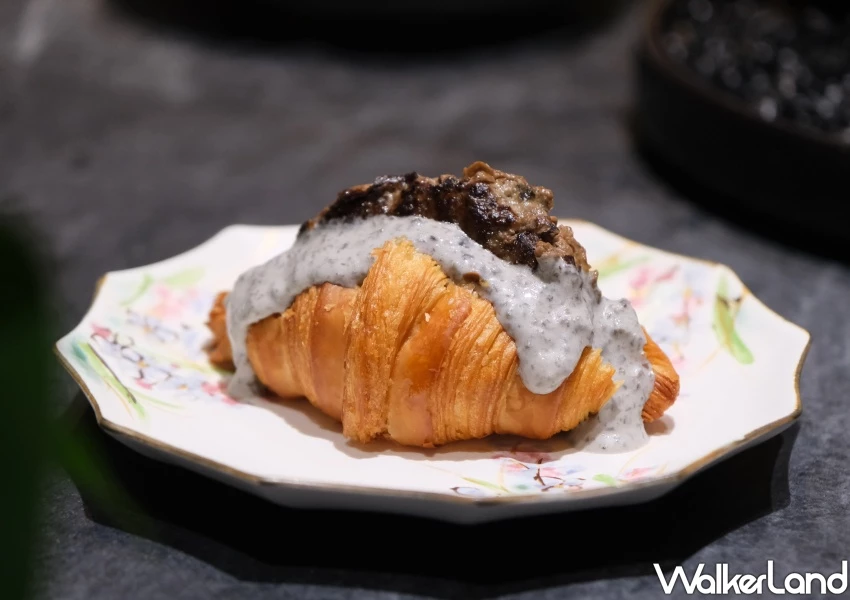 台中燒肉天皇玩出新高度!劇場式上菜秀挑戰最嗨台中燒肉,全預約制搶訂位。 台中燒肉天皇玩出新高度!劇場式上菜秀挑戰最嗨台中燒肉,全預約制搶訂位。