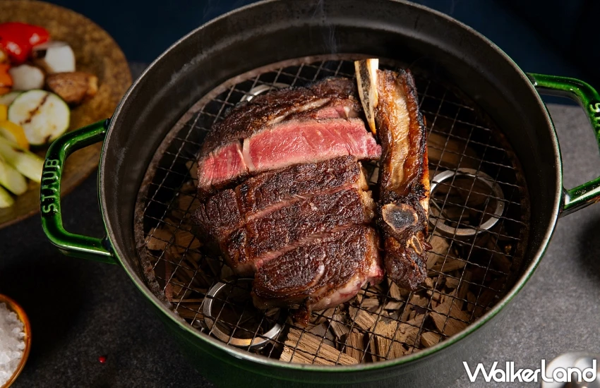 台北萬豪INGE’S頂級乾式熟成牛排點一份送一份波士頓龍蝦，超過35款酒水也享全時段買一送一。