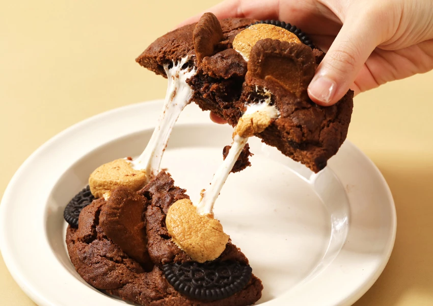 日本超商必買!東京伴手禮 Guilty's Cookies 超商就有,浮誇軟餅乾、牽絲超過癮。 日本超商必買!東京伴手禮 Guilty's Cookies 超商就有,浮誇軟餅乾、牽絲超過癮。