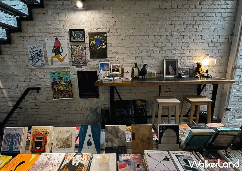 中山站不限時咖啡廳！浮光書店 復古老宅氛圍、營業到晚上10點，赤峰街獨立書店推薦。