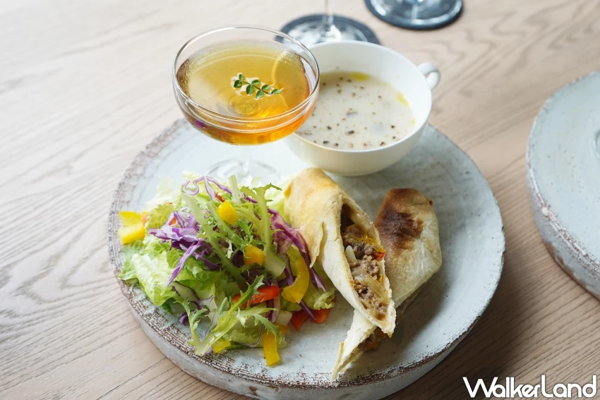 金馬咖啡廳！金馬賓館當代美術館結合展覽與早午餐，打造一站式高雄藝術饗宴。