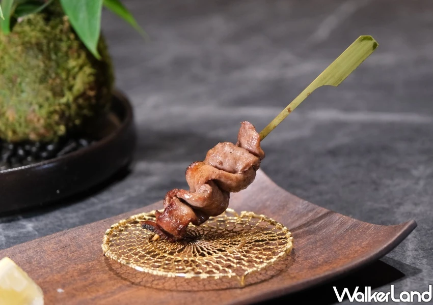 台中燒肉天皇玩出新高度!劇場式上菜秀挑戰最嗨台中燒肉,全預約制搶訂位。 台中燒肉天皇玩出新高度!劇場式上菜秀挑戰最嗨台中燒肉,全預約制搶訂位。