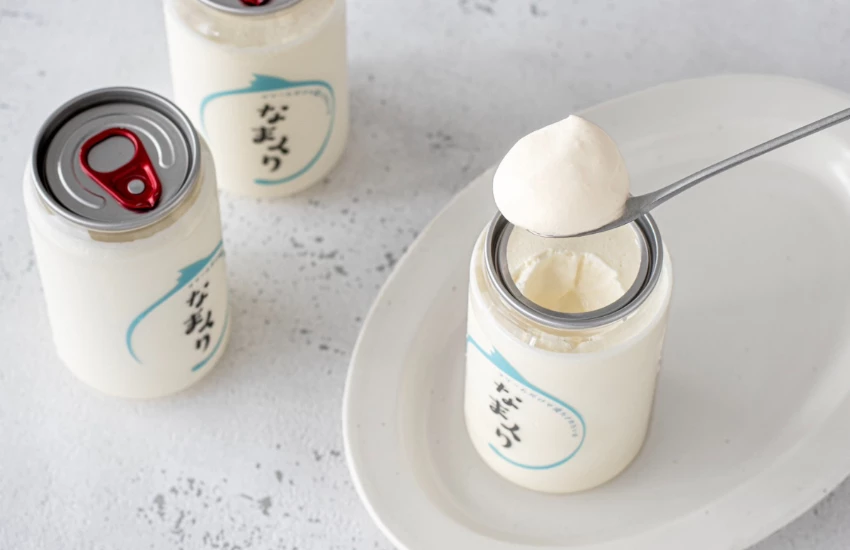 生奶油罐頭甜點生栗 栗子焙茶期間限定登場，香濃烘焙茶香與溫潤甜蜜栗子，秋天獨家風味不容錯過。