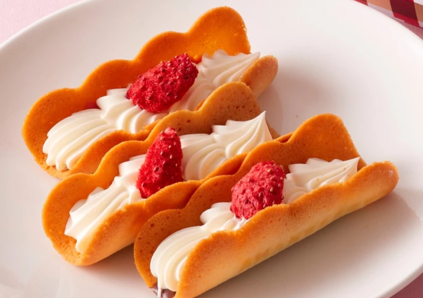 博多車站售完沒關係!福岡必買伴手禮 AMANBERRY 機場也能買到,草莓奶油夾心餅乾必買。 博多車站售完沒關係!福岡必買伴手禮 AMANBERRY 機場也能買到,草莓奶油夾心餅乾必買。