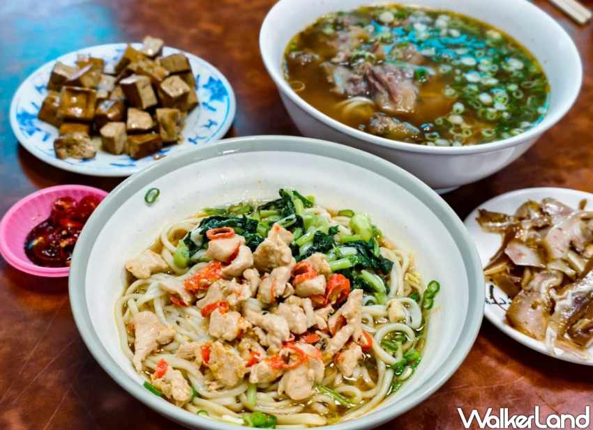 高雄拉麵推薦！姚家蘭州拉麵隱身新興區巷弄，30年真功夫手工現拉麵必吃雪菜辣雞麵。