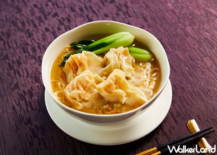 台北宵夜新地標！圓山金龍餐廳推頂級砂鍋粥牛肉麵，40年名廚許耀光打造家鄉味、賞夜景吃港點。