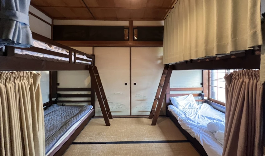 夜宿直島的72小時！本村古民家裡的黃昏燈影與深夜笑聲，成了島上最念念不忘的風景。